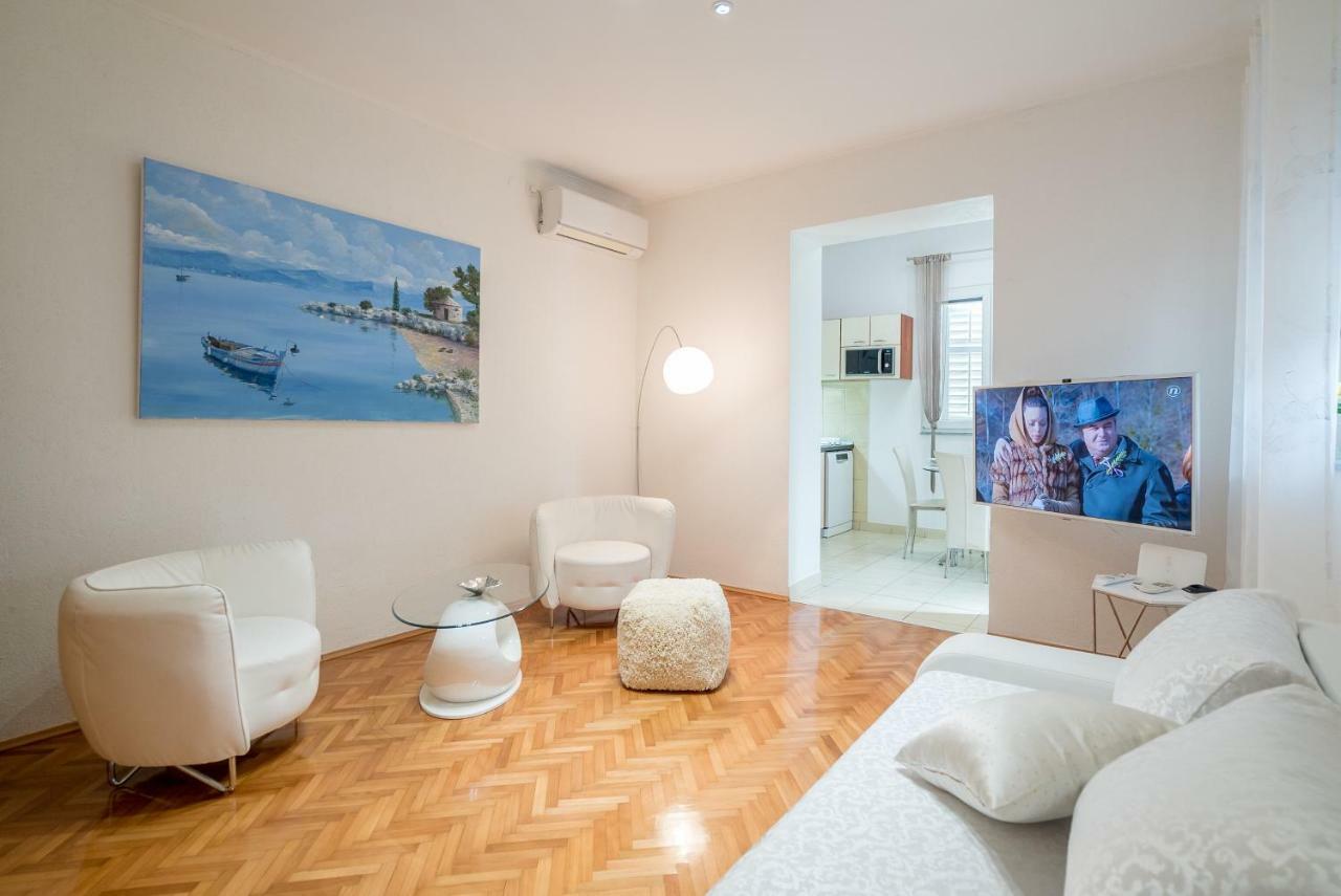 Adam Apartments Stobreč エクステリア 写真